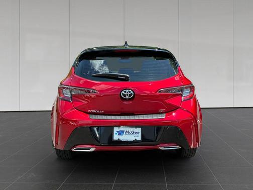 Finish Line Red/Midnight Black Metallic 2022 Toyota Corolla SE