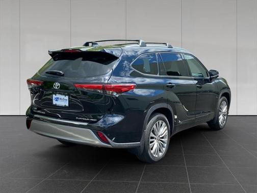 2023 Toyota Highlander Platinum