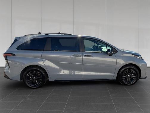 2025 Toyota Sienna XSE 7 Passenger
