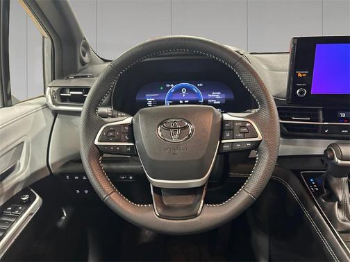 2025 Toyota Sienna XSE 7 Passenger