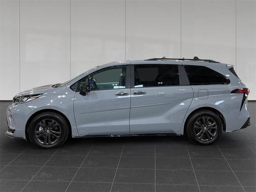 2025 Toyota Sienna XSE 7 Passenger