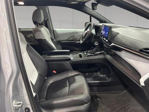 2025 Toyota Sienna XSE 7 Passenger