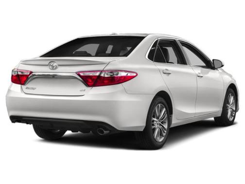 Super White 2015 Toyota Camry SE