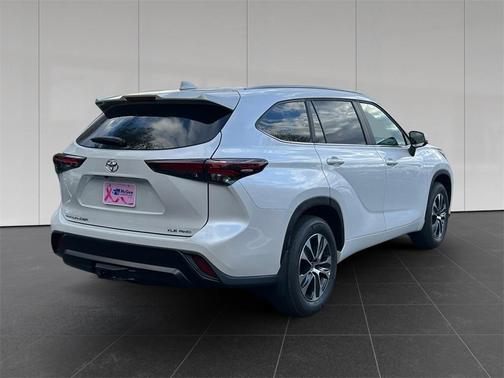 2025 Toyota Highlander XLE