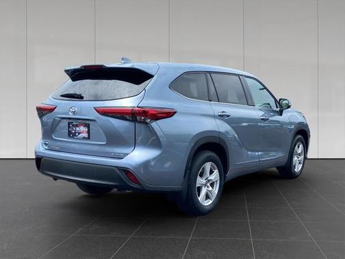 2021 Toyota Highlander LE