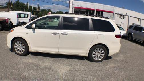 2017 Toyota Sienna XLE