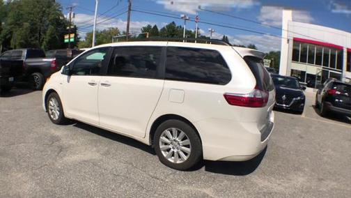 2017 Toyota Sienna XLE