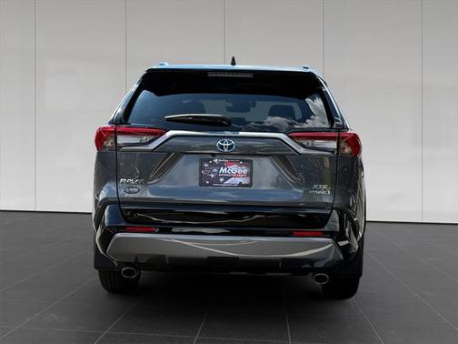 2021 Toyota RAV4 Hybrid SE