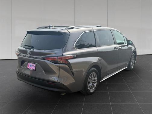2021 Toyota Sienna XLE 7 Passenger