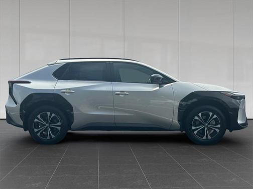2025 Toyota bZ4X XLE