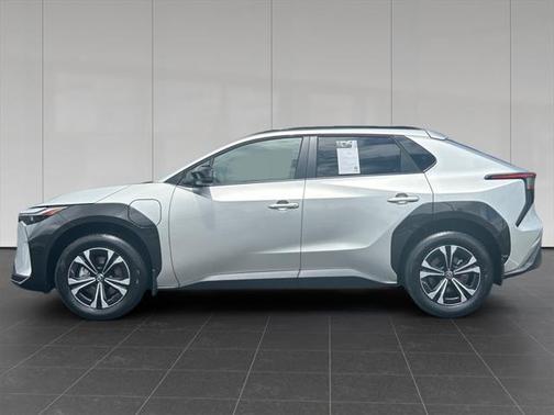 2025 Toyota bZ4X XLE