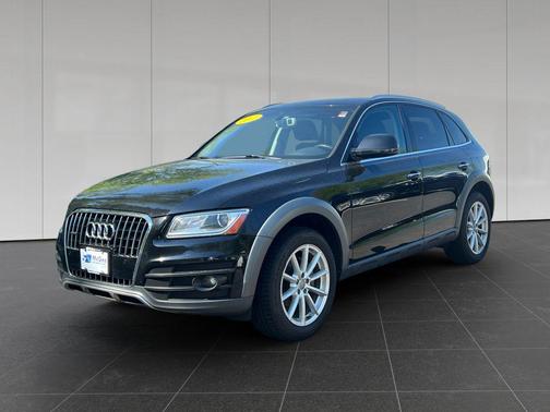 Mythos Black Metallic 2017 Audi Q5 2.0T Premium Plus