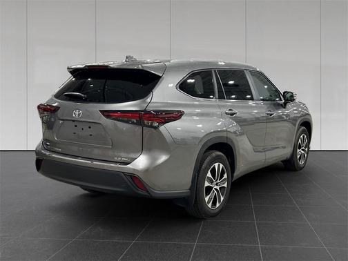 2025 Toyota Highlander XLE