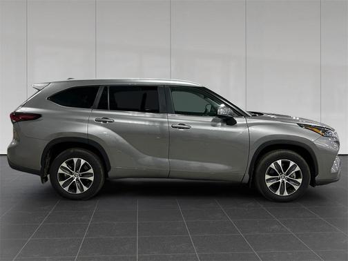 2025 Toyota Highlander XLE