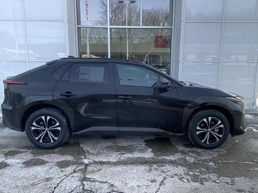 2025 Toyota bZ4X XLE