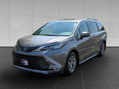 2021 Toyota Sienna XLE 7 Passenger