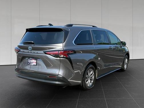 2021 Toyota Sienna XLE 7 Passenger
