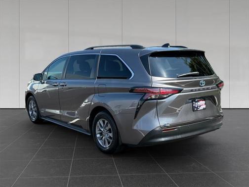 2021 Toyota Sienna XLE 7 Passenger
