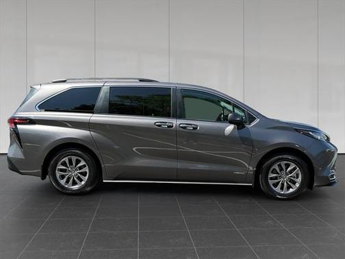 2021 Toyota Sienna XLE 7 Passenger