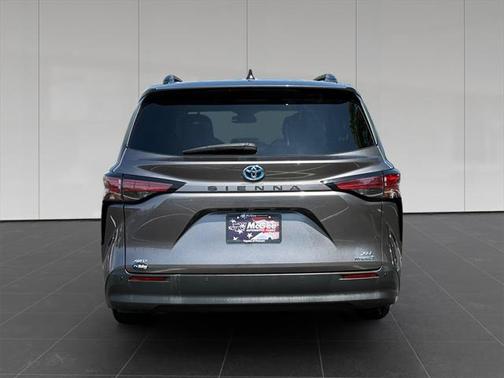 2021 Toyota Sienna XLE 7 Passenger
