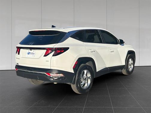 2023 Hyundai TUCSON SE