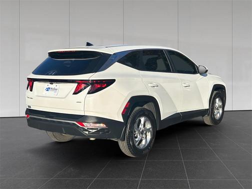 2023 Hyundai TUCSON SE