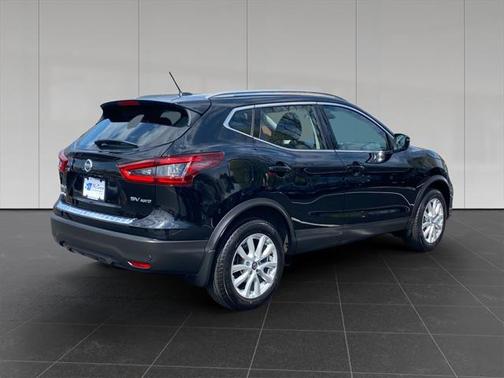 2022 Nissan Rogue Sport SV
