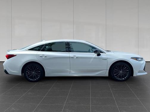 2021 Toyota Avalon Hybrid XSE