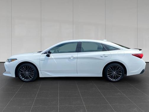 2021 Toyota Avalon Hybrid XSE