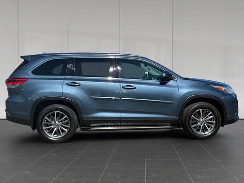 Shoreline Blue Pearl 2019 Toyota Highlander XLE