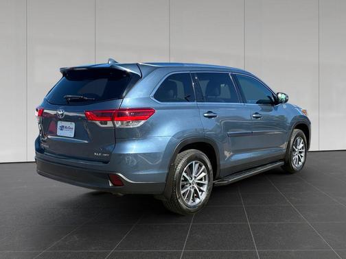 Shoreline Blue Pearl 2019 Toyota Highlander XLE