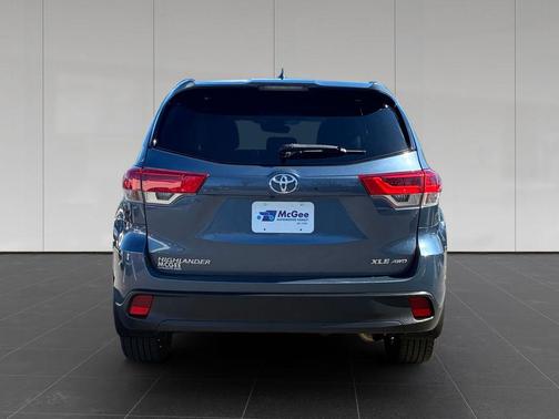 Shoreline Blue Pearl 2019 Toyota Highlander XLE