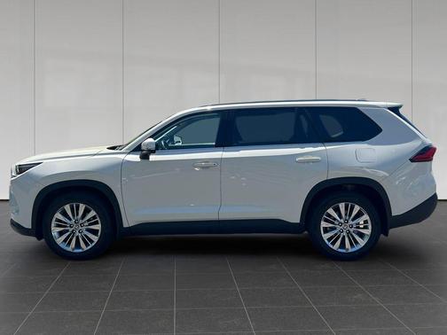 Coastal Cream 2024 Toyota Grand Highlander Platinum