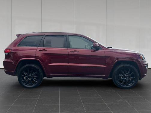 Velvet Red Pearlcoat 2021 Jeep Grand Cherokee Laredo