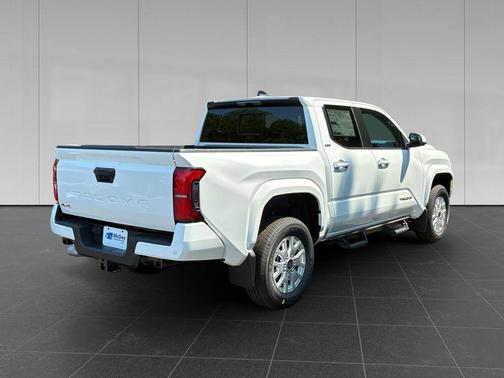 Ice Cap 2026 Toyota Tacoma SR5
