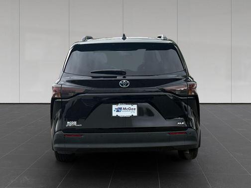 Midnight Black Metallic 2025 Toyota Sienna XLE