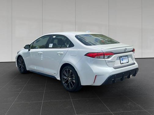 Wind Chill Pearl 2026 Toyota Corolla Hybrid SE