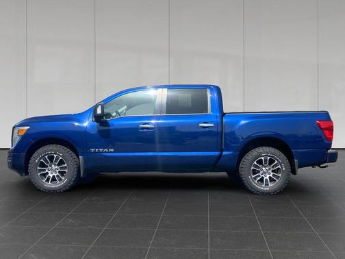 Deep Blue Pearl Metallic 2021 Nissan Titan SV