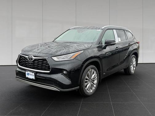 Midnight Black Metallic 2026 Toyota Highlander Hybrid Platinum