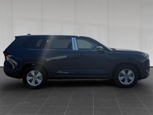 2025 Toyota Highlander LE
