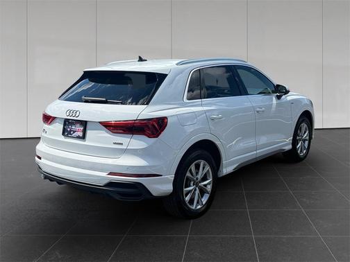 2023 Audi Q3 Premium 45 TFSI S line quattro Tiptronic