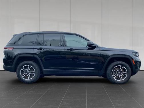 2022 Jeep Grand Cherokee 4xe Trailhawk