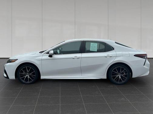 Ice Cap 2023 Toyota Camry SE