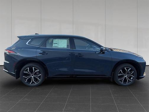 2025 Toyota Crown Signia XLE