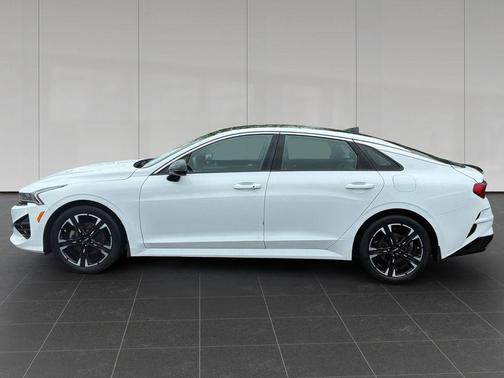 Glacial White Pearl 2022 Kia K5 GT-Line