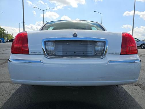 2010 Lincoln Town Car Signature