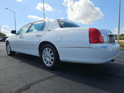 2010 Lincoln Town Car Signature