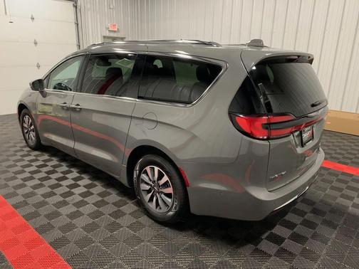 2021 Chrysler Pacifica Hybrid Touring L