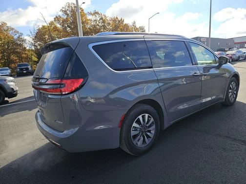 2021 Chrysler Pacifica Hybrid Touring L