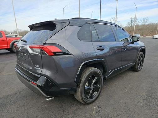 2020 Toyota RAV4 Hybrid SE
